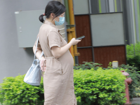 怀孕女员工