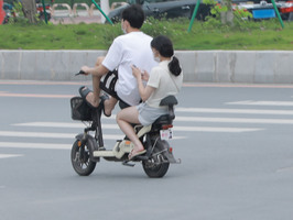 未满16岁骑电车撞到人了怎么办