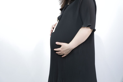 未婚先孕孩子如何上户口随女方吗