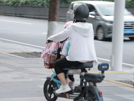 电动车带几岁孩子