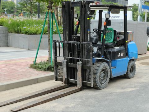 高跟开叉车图片