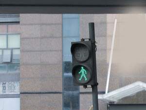 没有交通信号灯时如何避免交通堵塞