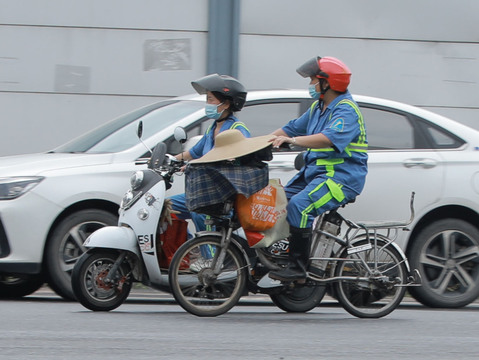 电动车无证驾驶被撞