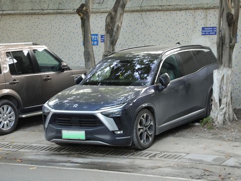 汽车撞电动车