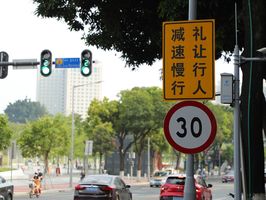 摩托车在直行车道左转违章吗