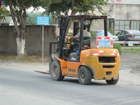 没签劳动合同工厂搬迁怎么办