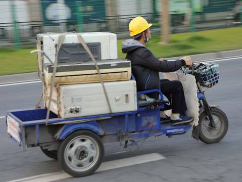 电动三轮车撞人后怎么处理