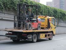 事故车拖车费收费吗