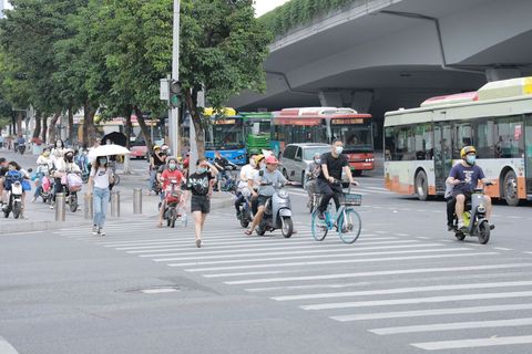 电动车撞自行车逃逸怎么处理好