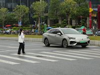 行人闯红灯算违法吗，闯红灯一般多久可以查出来？