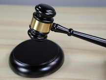 刑事案件重新审判的情形有哪些，刑事案件基本特点是什么？