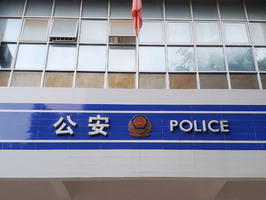 询问违法嫌疑人时,被询问人是否有权拒绝回答