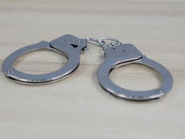 抢夺别人东西怎么判刑