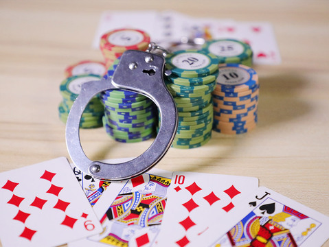 警察砸麻将馆的麻将机合法吗