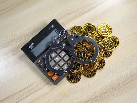 10万诈骗判几年