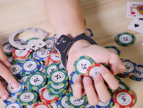 赌博被行政拘留15天可以探视吗