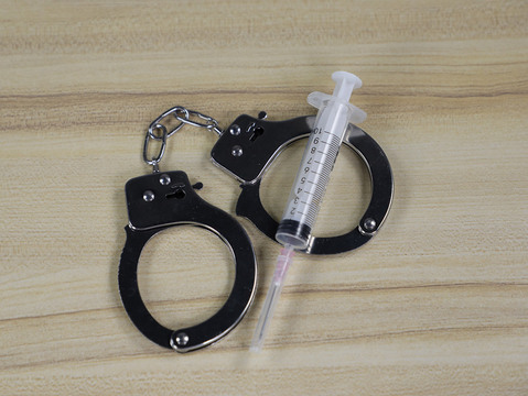 过失投放危险物质罪的认定标准是什么