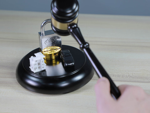 谁能起诉侵占罪，侵占罪怎么打官司