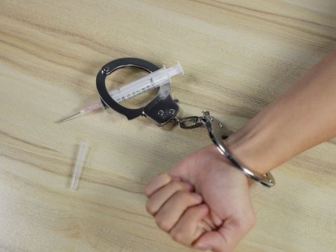 容留他人吸毒罪量刑标准是什么