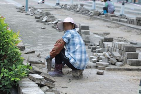 农村修水泥路要不要农民出钱