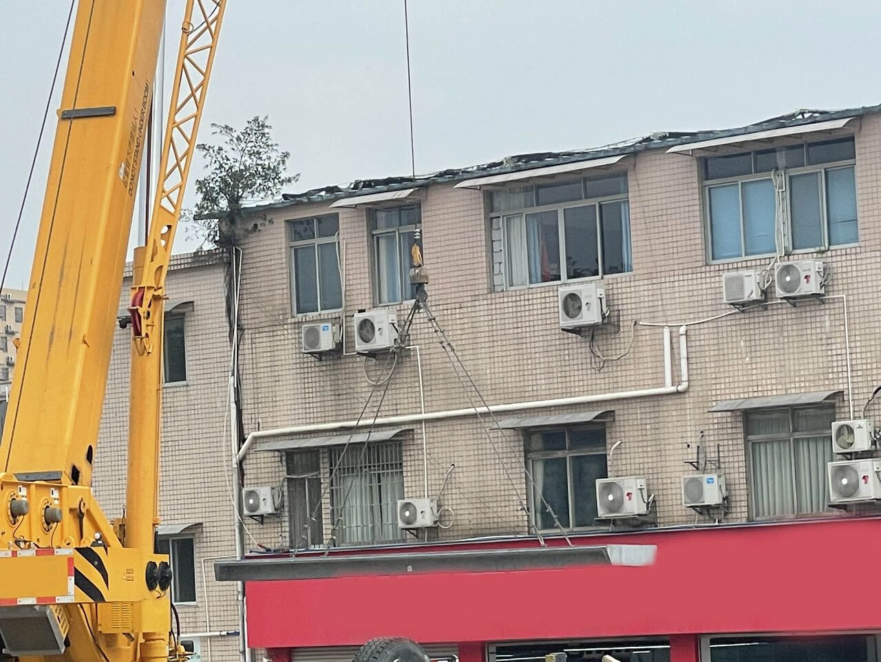 房顶漏水政府哪个部门管