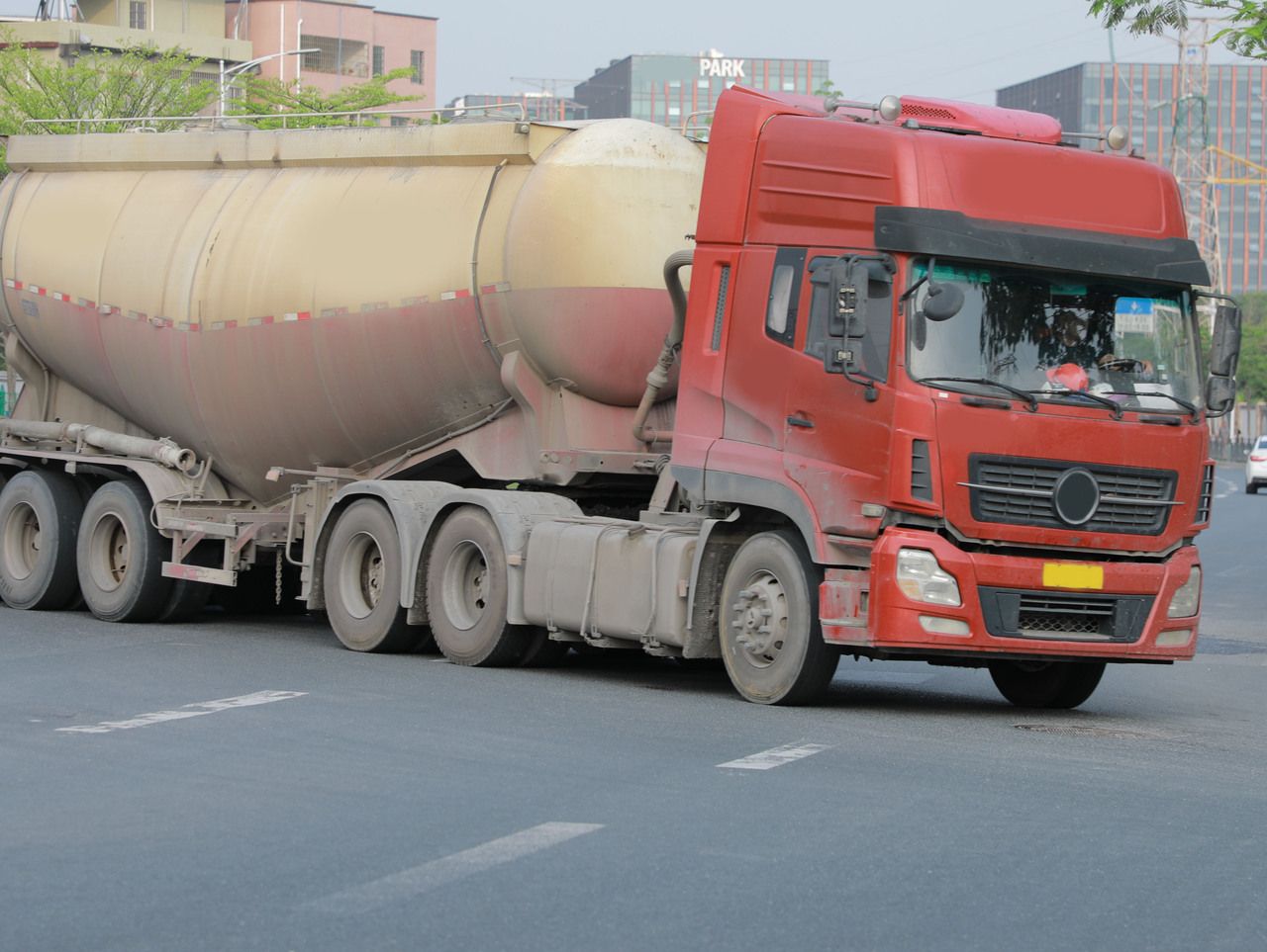 开货车把人撞死车主有责任吗