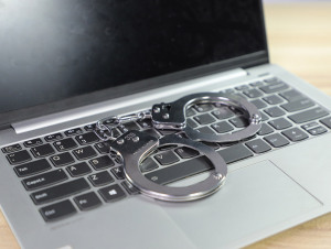 企业使用盗版软件需要承担什么法律责任