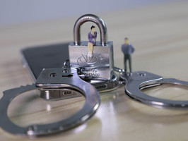 取保候审要扣手机吗