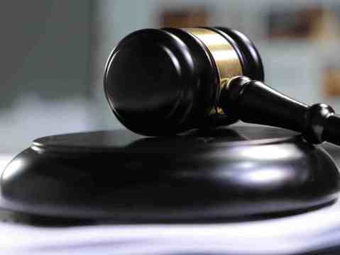 签了劳动合同公司不让上班怎么办-靠谱派