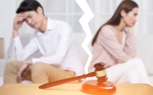 离婚案件中夫妻共同债权债务怎么处理