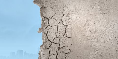 房顶漏水应该由谁进行维修