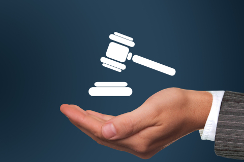 仲裁裁决书自什么时候生效？,如何申请仲裁裁决的强制执行