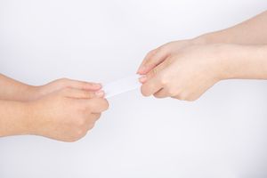 帮人送假烟怎么处罚