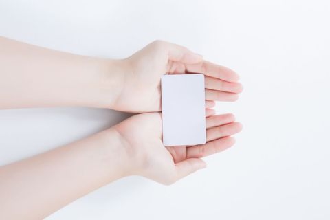 手持身份证拍照发给别人安全吗