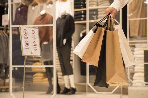 在实体店买东西不给退款怎么办