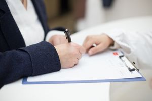 进厂没有签劳动合同会扣工资吗