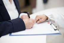 取保申请书交给哪里