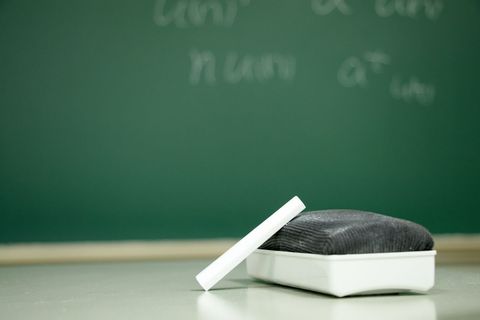 老师侮辱学生可以举报吗