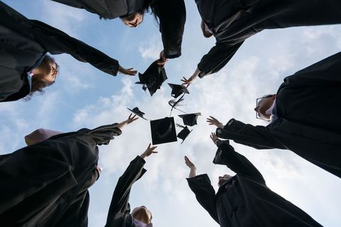签了劳务派遣合同还算应届毕业生吗