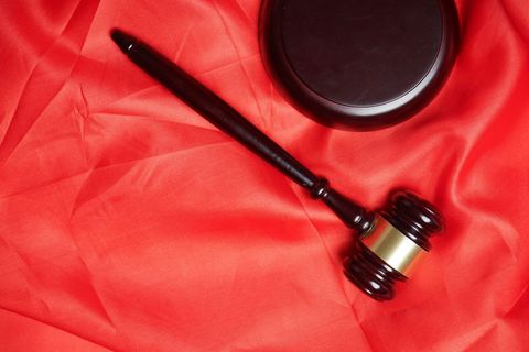 行政诉讼法院怎样作出判决