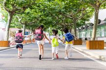 孩子户口必须和父母在一起上学吗