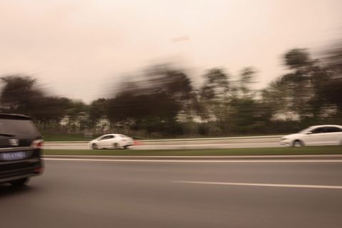 小车撞电动车