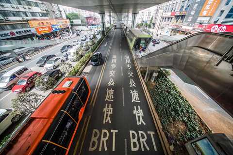 不按导向车道行驶