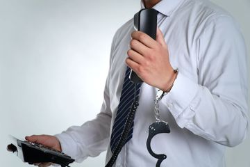 员工泄露公司信息怎样处理