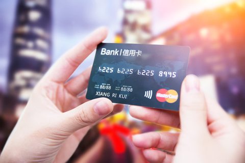 满了18岁可以办银行卡了吗