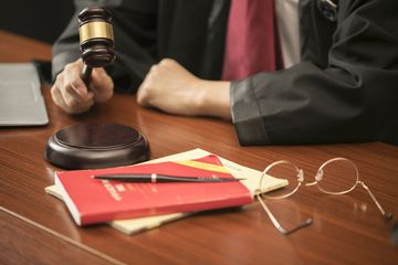 劳动合同纠纷可以提请仲裁吗