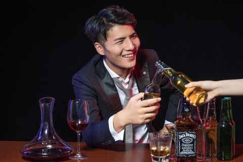 工伤保险条例中下班喝酒工伤吗