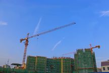 如何举报建筑工地违法分包工程的行为