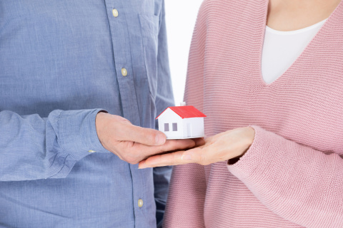 如果房东一房多卖责任中介需要承担吗,中介买卖房屋合同违约的处理方式有哪些