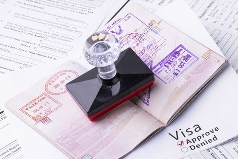 为什么出国签证要看房产证信息